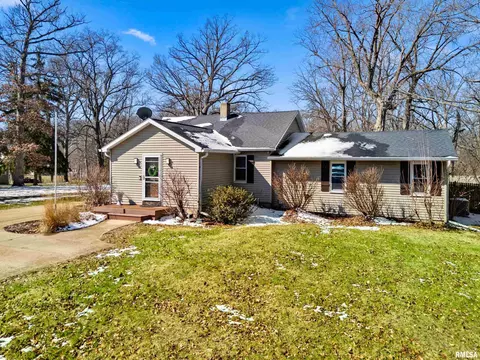 1215 N Maple Ln, East Peoria, IL 61611