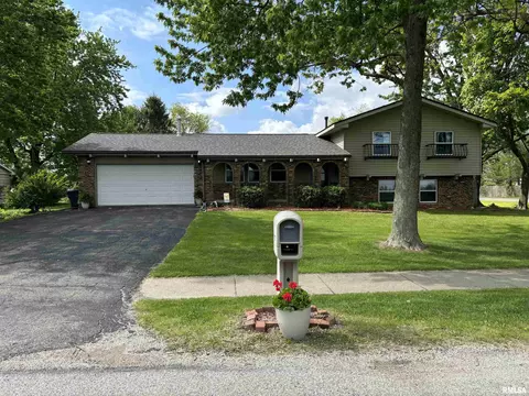 Exterior - 810 Progress St, Metamora, IL 61548 photo 4 of 6