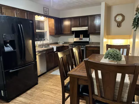 Kitchen - 810 Progress St, Metamora, IL 61548 photo 2 of 4