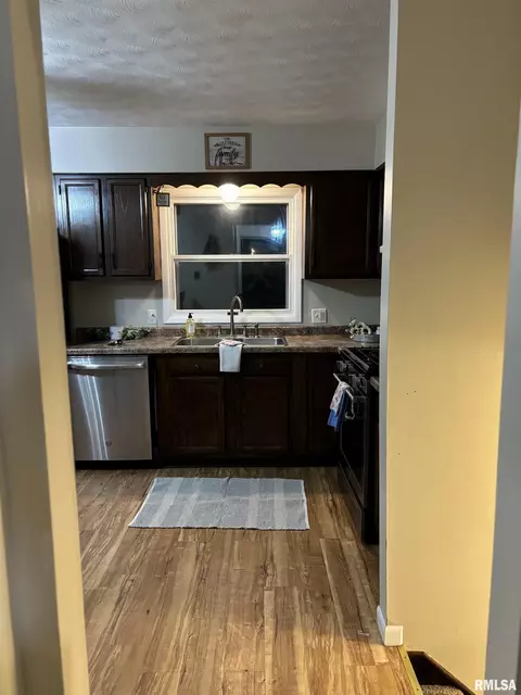 Entry Way - 810 Progress St, Metamora, IL 61548 photo 5 of 6