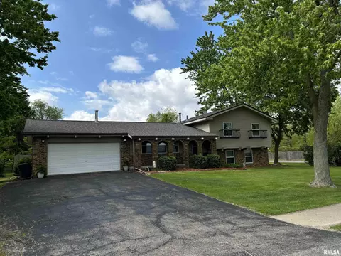 Exterior - 810 Progress St, Metamora, IL 61548 photo 5 of 6