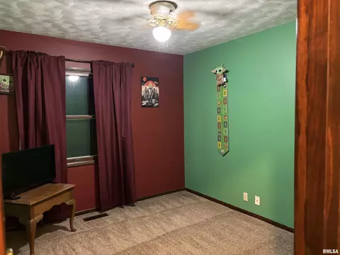 Bedroom - 810 Progress St, Metamora, IL 61548 photo 2 of 4