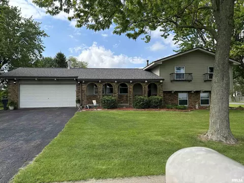 Exterior - 810 Progress St, Metamora, IL 61548 photo 6 of 6