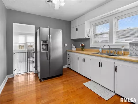Kitchen - 712 Beck St, Carmi, IL 62821 photo 1 of 1