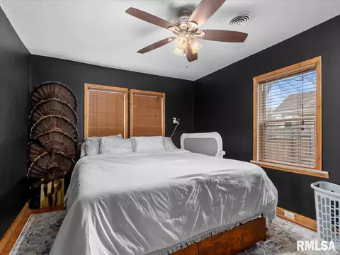 Bedroom - 712 Beck St, Carmi, IL 62821 photo 1 of 2