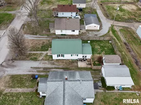 View/Area - 712 Beck St, Carmi, IL 62821 photo 4 of 5