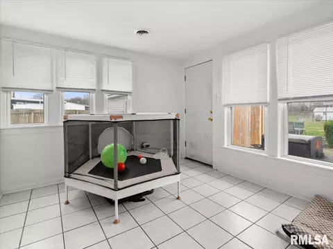 Entry Way - 712 Beck St, Carmi, IL 62821 photo 1 of 1