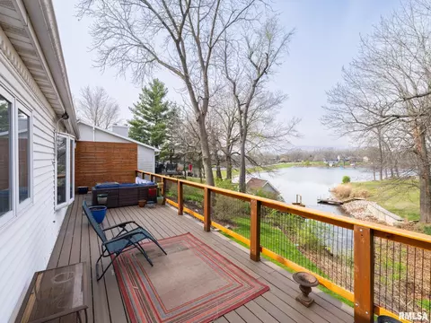 Exterior - 9913 W Guinivere Dr, Mapleton, IL 61547 photo 5 of 16