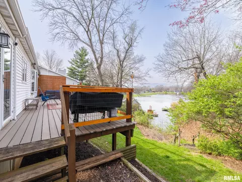 Exterior - 9913 W Guinivere Dr, Mapleton, IL 61547 photo 4 of 16
