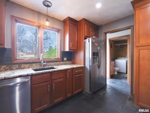 Kitchen - 9913 W Guinivere Dr, Mapleton, IL 61547 photo 2 of 6