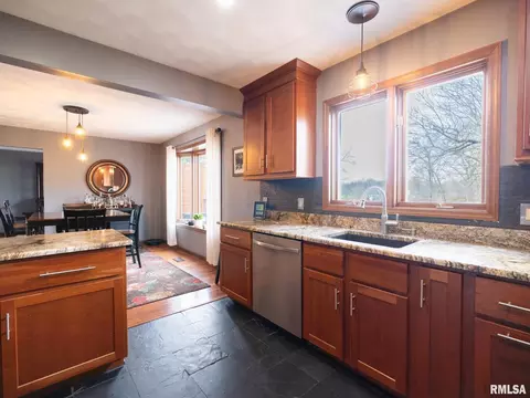 Kitchen - 9913 W Guinivere Dr, Mapleton, IL 61547 photo 3 of 6