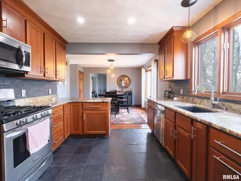 Kitchen - 9913 W Guinivere Dr, Mapleton, IL 61547 photo 4 of 6