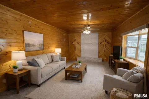 Living - 1218 Mckinley St, Lowpoint, IL 61545 photo 1 of 4