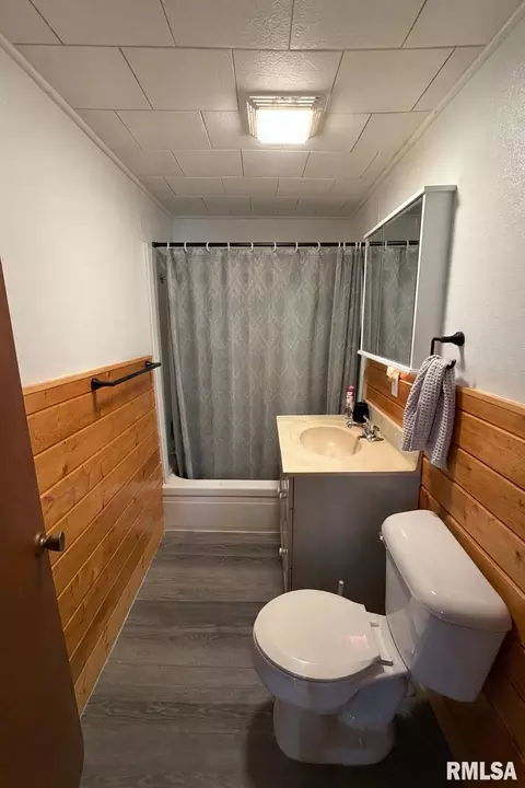 Bath - 1218 Mckinley St, Lowpoint, IL 61545 photo 1 of 3