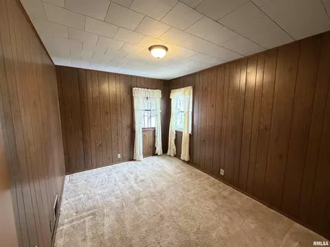 Bedroom - 1218 Mckinley St, Lowpoint, IL 61545 photo 2 of 4