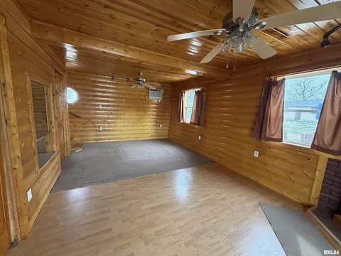 Living - 1218 Mckinley St, Lowpoint, IL 61545 photo 4 of 4