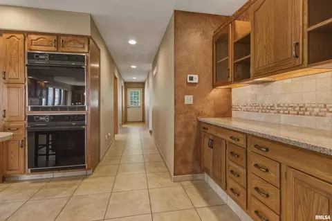 Entry Way - 868 E County Highway 3 Hwy, Table Grove, IL 61482 photo 2 of 2