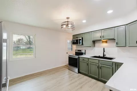 1705 E Pickett Ln, Marion, IL 62959 photo 6