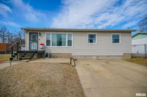 221 N Stewart St, Creve Coeur, IL 61610