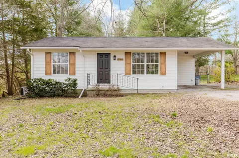 5743 E Grand Rd, Carterville, IL 62918