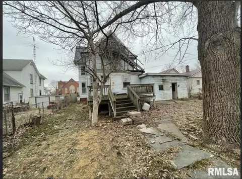 Exterior - 203 E Washington St, Avon, IL 61415 photo 2 of 4