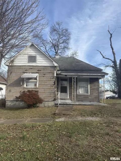 404 S Thomas St, Christopher, IL 62822