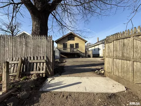 Exterior - 112 E Gift Ave, Peoria, IL 61603 photo 5 of 6