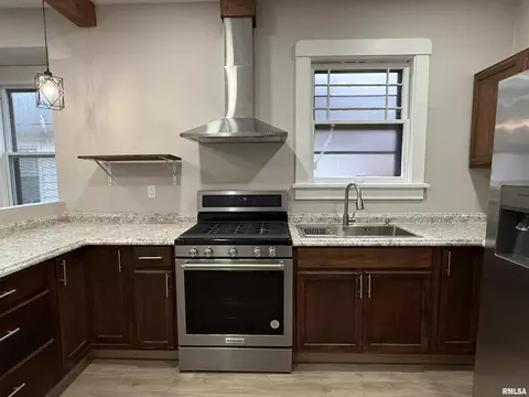 Kitchen - 112 E Gift Ave, Peoria, IL 61603 photo 3 of 6