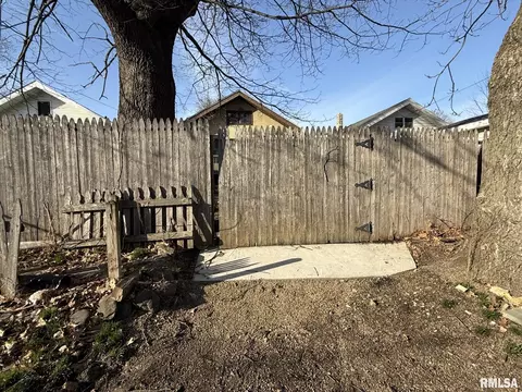 Exterior - 112 E Gift Ave, Peoria, IL 61603 photo 6 of 6