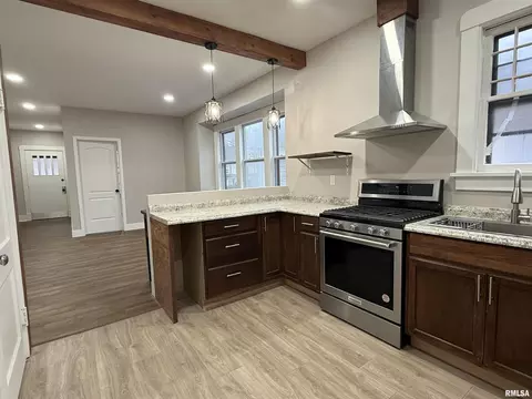 Kitchen - 112 E Gift Ave, Peoria, IL 61603 photo 5 of 6