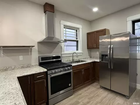 Kitchen - 112 E Gift Ave, Peoria, IL 61603 photo 6 of 6