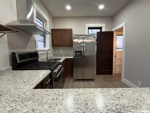 Kitchen - 112 E Gift Ave, Peoria, IL 61603 photo 1 of 6