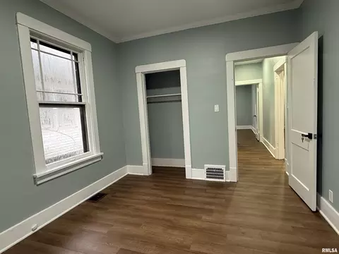 Bedroom - 112 E Gift Ave, Peoria, IL 61603 photo 2 of 5