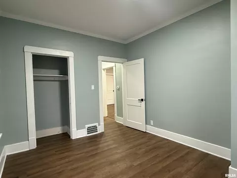 Bedroom - 112 E Gift Ave, Peoria, IL 61603 photo 3 of 5
