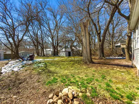 Exterior - 908 E Behrends Ave, Peoria, IL 61603 photo 7 of 8