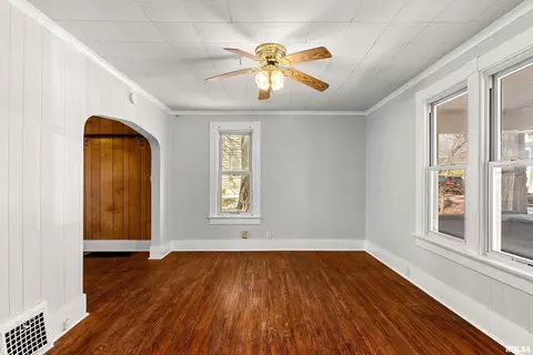 Living - 908 E Behrends Ave, Peoria, IL 61603 photo 3 of 5