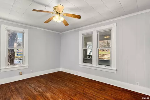 Living - 908 E Behrends Ave, Peoria, IL 61603 photo 4 of 5