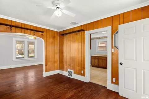 Entry Way - 908 E Behrends Ave, Peoria, IL 61603 photo 2 of 3