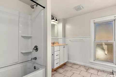 Bath - 908 E Behrends Ave, Peoria, IL 61603 photo 2 of 2