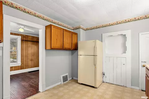 Kitchen - 908 E Behrends Ave, Peoria, IL 61603 photo 3 of 4