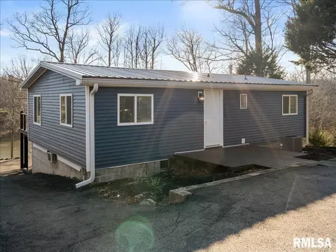 1515 Lake Shore Dr S, Goreville, IL 62939