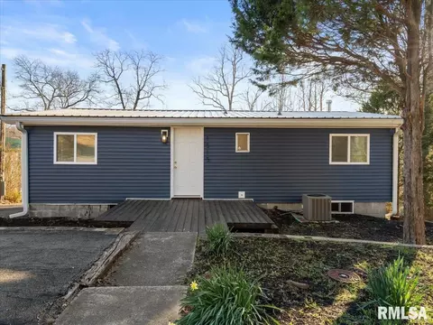 1515 Lake Shore Dr S, Goreville, IL 62939