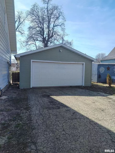 Other - 646 E Locust St, Canton, IL 61520 photo 2 of 7