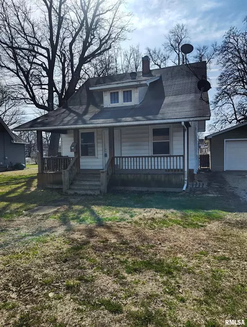 Exterior - 646 E Locust St, Canton, IL 61520 photo 1 of 2