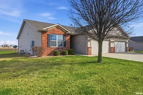 1423 Calvin Dr, Washington, IL 61571