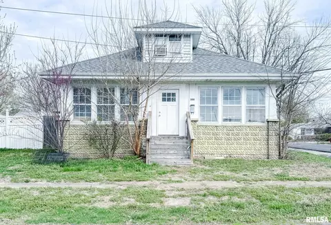 300 W Goodall St, Marion, IL 62959