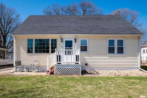 304 N Magnolia St, Elmwood, IL 61529