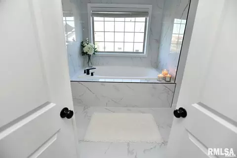 Bath - 1260 Silver Oak Cir, Normal, IL 61761 photo 2 of 2