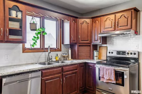 Kitchen - 2944 Delora Ln, Herrin, IL 62948 photo 2 of 3