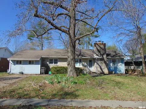 608 S Dixon St, Carbondale, IL 62901